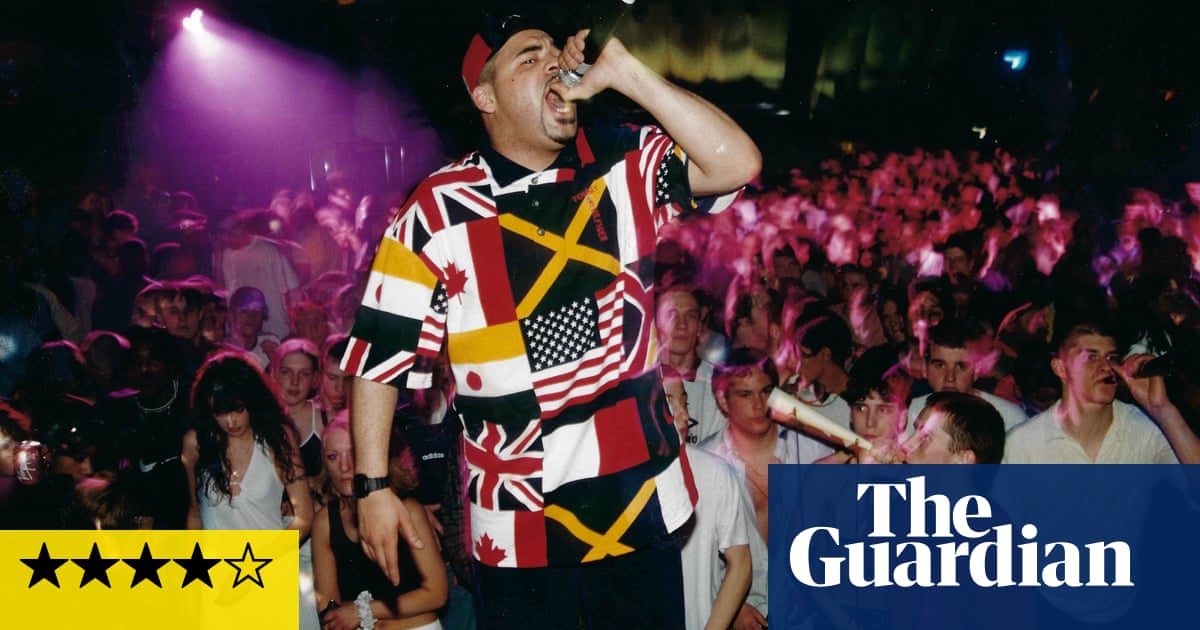 <br />
<br />
<h1>Portrait d'un MC légendaire : La vie de Stevie Hyper D</h1><br />
<br />
<p>Plongez dans l'univers captivant de Stevie Hyper D, l'un des MC légendaires de l'histoire du hip-hop. Ce film offre un portrait passionnant de sa vie et de sa carrière, mettant en lumière son talent inégalé et son influence sur la scène musicale. Une véritable immersion dans l'univers de ce génie du rap.</p><br />
<br />
<h2>Points importants :</h2><br />
<ul><br /> <li>La vie et la carrière de Stevie Hyper D</li><br /> <li>Son talent inégalé en tant que MC</li><br /> <li>Son influence sur la scène musicale</li><br /> <li>Une immersion captivante dans l'univers du hip-hop</li><br />
</ul><br />
<br /> - 1