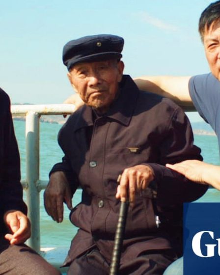 <br />
<br />
<h1>Documentaire chinois sur les fantômes de la guerre : ne pas oublier les 828 hommes disparus</h1><br />
<br />
<p>Un documentaire chinois poignant met en lumière l'histoire tragique de 828 hommes disparus lors de la guerre et leur souhaite de ne pas être oubliés. Le film soulève des questions importantes sur la mémoire collective et la commémoration des victimes de conflits.</p><br />
<br />
<h2>Points importants du documentaire :</h2><br />
<ul><br /> <li>L'histoire des 828 hommes disparus pendant la guerre</li><br /> <li>La lutte pour ne pas les oublier</li><br /> <li>Les questions de mémoire et de commémoration</li><br />
</ul><br />
<br /> - 40