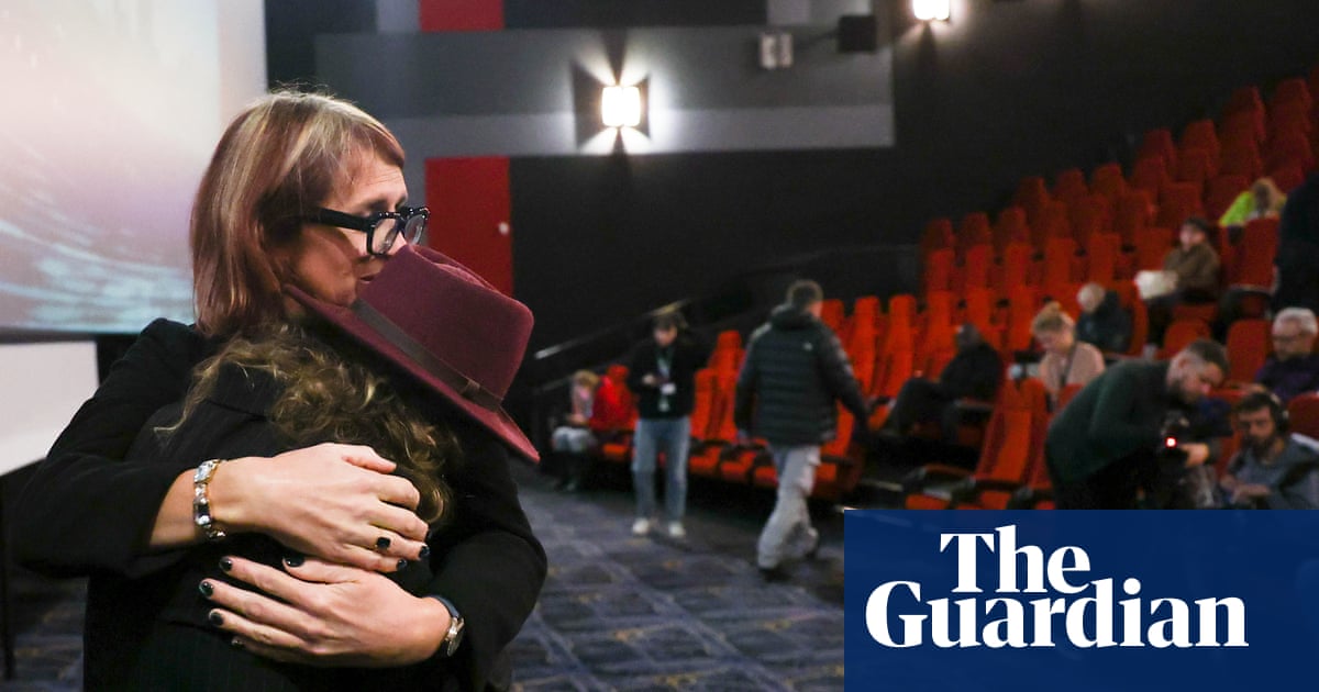 <br />
<br />
<h1>Le film Rust d'Alec Baldwin enfin présenté en Pologne : Découvrez les détails importants</h1><br />
<br />
<p>Après de nombreux retards et controverses, le film Rust, produit par Alec Baldwin, a enfin été présenté en Pologne. Découvrez les détails importants de cette première tant attendue.</p><br />
<br />
<h2>Points importants :</h2><br />
<ul><br /> <li>Présentation du film Rust en Pologne</li><br /> <li>Retards et controverses entourant le film</li><br /> <li>Réactions du public</li><br /> <li>Implications pour l'avenir du film</li><br />
</ul><br />
<br /> 2 <br />
<br />
<h1>Le film Rust d'Alec Baldwin enfin présenté en Pologne : Découvrez les détails importants</h1><br />
<br />
<p>Après de nombreux retards et controverses, le film Rust, produit par Alec Baldwin, a enfin été présenté en Pologne. Découvrez les détails importants de cette première tant attendue.</p><br />
<br />
<h2>Points importants :</h2><br />
<ul><br /> <li>Présentation du film Rust en Pologne</li><br /> <li>Retards et controverses entourant le film</li><br /> <li>Réactions du public</li><br /> <li>Implications pour l'avenir du film</li><br />
</ul><br />
<br /> - 1