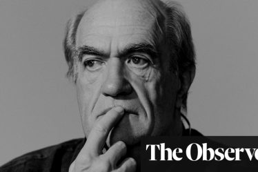 <br />
<br />
<h1>Colm Tóibín : L'Irlande d'aujourd'hui, un pays bien plus libre</h1><br />
<br />
<p>Le célèbre écrivain irlandais Colm Tóibín a récemment exprimé son opinion sur l'Irlande moderne, soulignant le progrès vers une société plus ouverte et tolérante. Selon lui, la société irlandaise a beaucoup évolué ces dernières années, offrant plus de liberté et de diversité à ses habitants.</p><br />
<br />
<h2>Points importants :</h2><br />
<ul><br /> <li>Colm Tóibín parle de l'évolution positive de l'Irlande</li><br /> <li>Il souligne la liberté et la tolérance croissantes dans la société irlandaise</li><br /> <li>L'Irlande est devenue un pays plus ouvert et diversifié</li><br />
</ul><br />
<br /> - 2