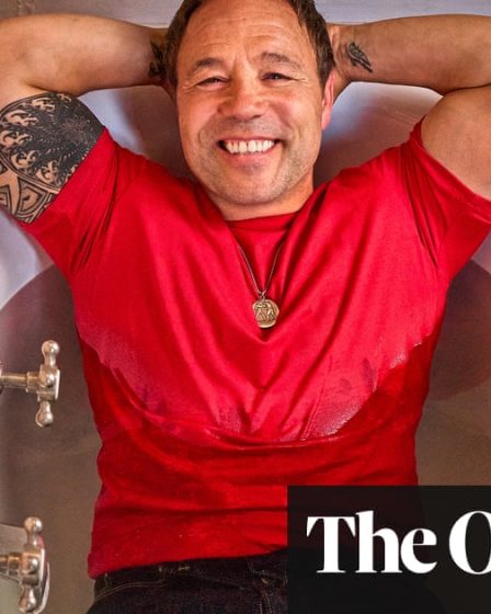 <br />
<br />
<h1>Stephen Graham parle de son expérience de travail avec ses héros d'enfance</h1><br />
<br />
<p>Stephen Graham, l'acteur britannique bien connu pour ses rôles dans des films tels que "This is England" et "The Irishman", a récemment partagé son expérience de travail avec ses héros d'enfance. Il a déclaré qu'il se sentait privilégié de pouvoir collaborer avec des acteurs qu'il admirait depuis longtemps et que cela avait été une expérience enrichissante pour lui.</p><br />
<br />
<h2>Points importants de l'article:</h2><br />
<ul><br /> <li>Stephen Graham parle de travailler avec ses héros d'enfance</li><br /> <li>Il se sent privilégié de collaborer avec des acteurs qu'il admire depuis longtemps</li><br /> <li>Cette expérience a été enrichissante pour lui</li><br />
</ul><br />
<br /> 38 <br />
<br />
<h1>Stephen Graham parle de son expérience de travail avec ses héros d'enfance</h1><br />
<br />
<p>Stephen Graham, l'acteur britannique bien connu pour ses rôles dans des films tels que "This is England" et "The Irishman", a récemment partagé son expérience de travail avec ses héros d'enfance. Il a déclaré qu'il se sentait privilégié de pouvoir collaborer avec des acteurs qu'il admirait depuis longtemps et que cela avait été une expérience enrichissante pour lui.</p><br />
<br />
<h2>Points importants de l'article:</h2><br />
<ul><br /> <li>Stephen Graham parle de travailler avec ses héros d'enfance</li><br /> <li>Il se sent privilégié de collaborer avec des acteurs qu'il admire depuis longtemps</li><br /> <li>Cette expérience a été enrichissante pour lui</li><br />
</ul><br />
<br /> - 37