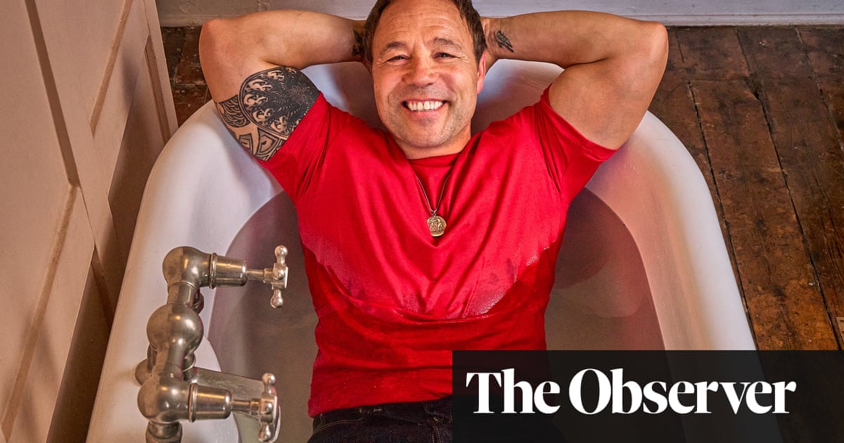 <br />
<br />
<h1>Stephen Graham parle de son expérience de travail avec ses héros d'enfance</h1><br />
<br />
<p>Stephen Graham, l'acteur britannique bien connu pour ses rôles dans des films tels que "This is England" et "The Irishman", a récemment partagé son expérience de travail avec ses héros d'enfance. Il a déclaré qu'il se sentait privilégié de pouvoir collaborer avec des acteurs qu'il admirait depuis longtemps et que cela avait été une expérience enrichissante pour lui.</p><br />
<br />
<h2>Points importants de l'article:</h2><br />
<ul><br /> <li>Stephen Graham parle de travailler avec ses héros d'enfance</li><br /> <li>Il se sent privilégié de collaborer avec des acteurs qu'il admire depuis longtemps</li><br /> <li>Cette expérience a été enrichissante pour lui</li><br />
</ul><br />
<br /> 2 <br />
<br />
<h1>Stephen Graham parle de son expérience de travail avec ses héros d'enfance</h1><br />
<br />
<p>Stephen Graham, l'acteur britannique bien connu pour ses rôles dans des films tels que "This is England" et "The Irishman", a récemment partagé son expérience de travail avec ses héros d'enfance. Il a déclaré qu'il se sentait privilégié de pouvoir collaborer avec des acteurs qu'il admirait depuis longtemps et que cela avait été une expérience enrichissante pour lui.</p><br />
<br />
<h2>Points importants de l'article:</h2><br />
<ul><br /> <li>Stephen Graham parle de travailler avec ses héros d'enfance</li><br /> <li>Il se sent privilégié de collaborer avec des acteurs qu'il admire depuis longtemps</li><br /> <li>Cette expérience a été enrichissante pour lui</li><br />
</ul><br />
<br /> - 1