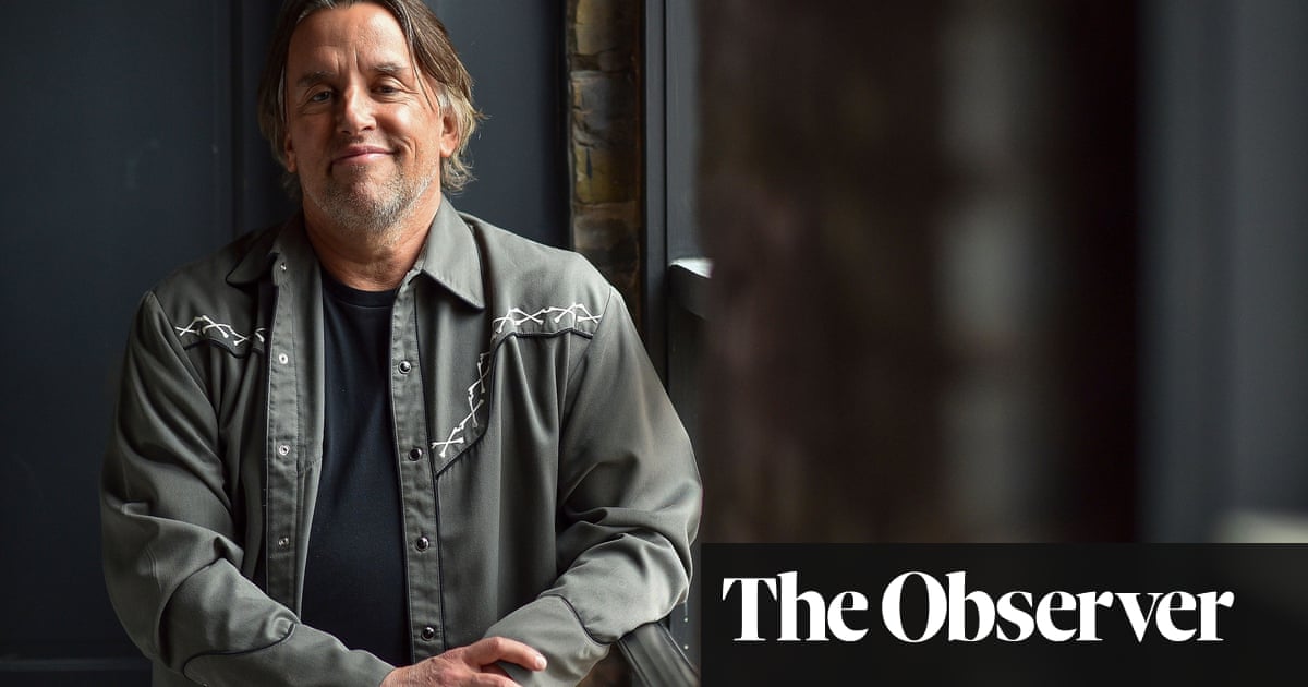 <h1>Richard Linklater : "Un cinéaste influencé par la Nouvelle Vague française"</h1><br />
<br />
Le célèbre réalisateur américain Richard Linklater s'est récemment confié sur son approche du cinéma, révélant son admiration pour la Nouvelle Vague française. Selon lui, un film doit être le reflet de la vie de son réalisateur. Voici les points clés de son interview :<br />
<br />
- L'influence de la Nouvelle Vague française sur son travail<br />
- La conception d'un film comme une extension de la vie du réalisateur<br />
- L'importance de la sincérité et de l'authenticité dans le processus de création cinématographique 2 <h1>Richard Linklater : "Un cinéaste influencé par la Nouvelle Vague française"</h1><br />
<br />
Le célèbre réalisateur américain Richard Linklater s'est récemment confié sur son approche du cinéma, révélant son admiration pour la Nouvelle Vague française. Selon lui, un film doit être le reflet de la vie de son réalisateur. Voici les points clés de son interview :<br />
<br />
- L'influence de la Nouvelle Vague française sur son travail<br />
- La conception d'un film comme une extension de la vie du réalisateur<br />
- L'importance de la sincérité et de l'authenticité dans le processus de création cinématographique - 1