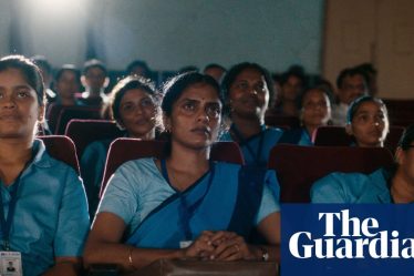 Les femmes se sentent souvent en compétition les unes contre les autres dans la société, mais un film indien révolutionnaire remet en question le patriarcat et propose une nouvelle perspective. Découvrez le film qui secoue l'Inde et inspire les femmes à s'unir pour lutter contre les normes sociales oppressives.<br />
<br />
Points importants de l'article :<br />
<br />
1. Le film indien révolutionnaire remet en question le patriarcat.<br />
2. Il encourage les femmes à s'unir contre les normes oppressives.<br />
3. Le film inspire un changement social en Inde. - 2