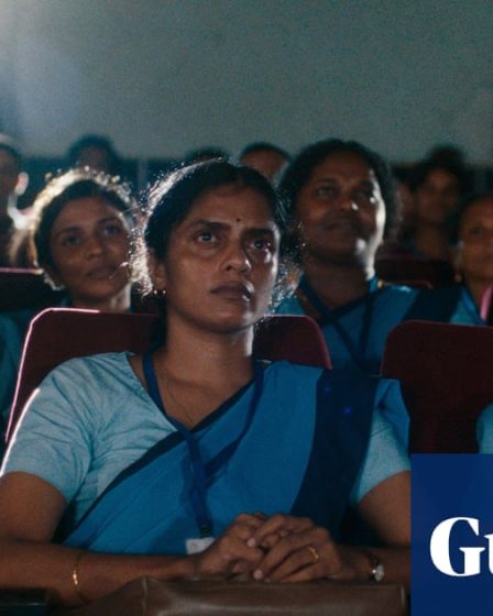 Les femmes se sentent souvent en compétition les unes contre les autres dans la société, mais un film indien révolutionnaire remet en question le patriarcat et propose une nouvelle perspective. Découvrez le film qui secoue l'Inde et inspire les femmes à s'unir pour lutter contre les normes sociales oppressives.<br />
<br />
Points importants de l'article :<br />
<br />
1. Le film indien révolutionnaire remet en question le patriarcat.<br />
2. Il encourage les femmes à s'unir contre les normes oppressives.<br />
3. Le film inspire un changement social en Inde. - 13