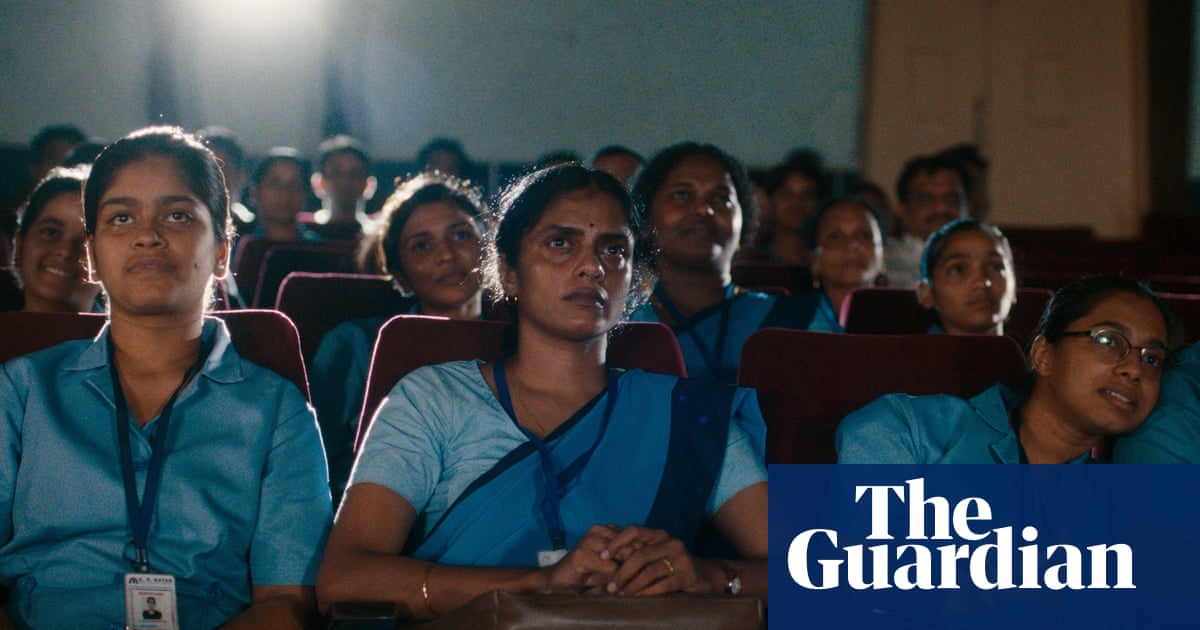 Les femmes se sentent souvent en compétition les unes contre les autres dans la société, mais un film indien révolutionnaire remet en question le patriarcat et propose une nouvelle perspective. Découvrez le film qui secoue l'Inde et inspire les femmes à s'unir pour lutter contre les normes sociales oppressives.<br />
<br />
Points importants de l'article :<br />
<br />
1. Le film indien révolutionnaire remet en question le patriarcat.<br />
2. Il encourage les femmes à s'unir contre les normes oppressives.<br />
3. Le film inspire un changement social en Inde. 2 Les femmes se sentent souvent en compétition les unes contre les autres dans la société, mais un film indien révolutionnaire remet en question le patriarcat et propose une nouvelle perspective. Découvrez le film qui secoue l'Inde et inspire les femmes à s'unir pour lutter contre les normes sociales oppressives.<br />
<br />
Points importants de l'article :<br />
<br />
1. Le film indien révolutionnaire remet en question le patriarcat.<br />
2. Il encourage les femmes à s'unir contre les normes oppressives.<br />
3. Le film inspire un changement social en Inde. - 1
