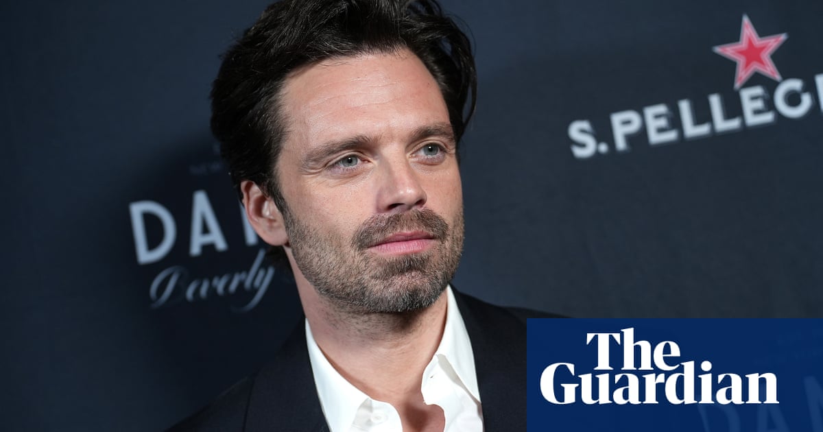 <titre> L'acteur Sebastian Stan révèle la peur des stars d'Hollywood face à Trump </titre><br />
<br />
L'acteur Sebastian Stan, connu pour son rôle dans la série "The Apprentice", a récemment déclaré lors d'une interview que de nombreuses stars d'Hollywood ressentaient de la peur face à l'administration de Donald Trump. Selon lui, cette peur est présente en raison des politiques controversées mises en place par le président américain.<br />
<br />
Dans une discussion animée, Sebastian Stan a souligné que de nombreux acteurs et actrices hollywoodiens évitaient de s'exprimer ouvertement sur la politique par peur de représailles ou de perdre des opportunités professionnelles. Il a également ajouté que cette crainte était palpable dans l'industrie du divertissement et que peu de célébrités osaient critiquer ouvertement Trump.<br />
<br />
Points importants de l'article:<br />
- Sebastian Stan révèle que de nombreuses stars d'Hollywood ont peur de Trump<br />
- La peur des représailles et des conséquences professionnelles limite l'expression politique des acteurs<br />
- Peu de célébrités osent critiquer ouvertement l'administration Trump 2 <titre> L'acteur Sebastian Stan révèle la peur des stars d'Hollywood face à Trump </titre><br />
<br />
L'acteur Sebastian Stan, connu pour son rôle dans la série "The Apprentice", a récemment déclaré lors d'une interview que de nombreuses stars d'Hollywood ressentaient de la peur face à l'administration de Donald Trump. Selon lui, cette peur est présente en raison des politiques controversées mises en place par le président américain.<br />
<br />
Dans une discussion animée, Sebastian Stan a souligné que de nombreux acteurs et actrices hollywoodiens évitaient de s'exprimer ouvertement sur la politique par peur de représailles ou de perdre des opportunités professionnelles. Il a également ajouté que cette crainte était palpable dans l'industrie du divertissement et que peu de célébrités osaient critiquer ouvertement Trump.<br />
<br />
Points importants de l'article:<br />
- Sebastian Stan révèle que de nombreuses stars d'Hollywood ont peur de Trump<br />
- La peur des représailles et des conséquences professionnelles limite l'expression politique des acteurs<br />
- Peu de célébrités osent critiquer ouvertement l'administration Trump - 1