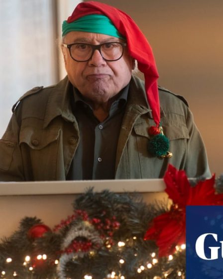 Critique de Noël avec Danny DeVito - Une comédie festive attendrissante - 7