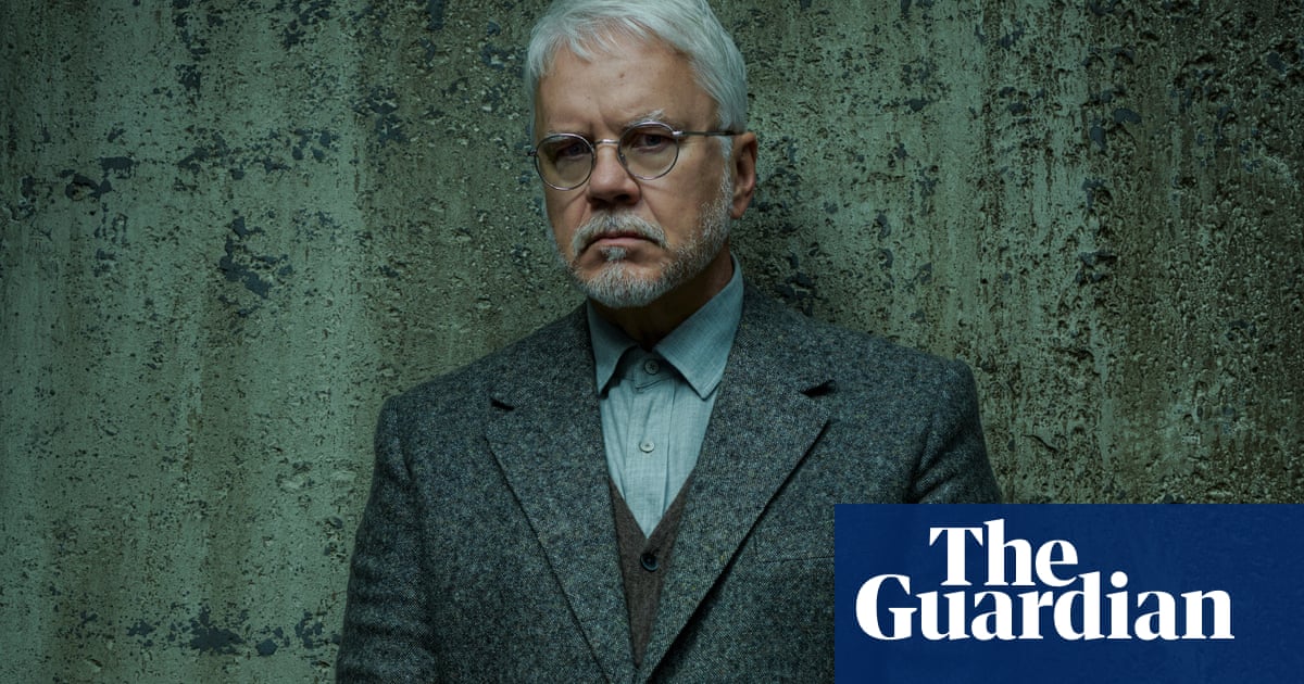 <br />
<br />
<h1>Tim Robbins met en garde contre le futur du cinéma</h1><br />
<br />
<p>Le célèbre acteur Tim Robbins a récemment exprimé ses inquiétudes concernant l'avenir du cinéma. Selon lui, la montée en puissance de plateformes comme Netflix pourrait mettre en péril l'industrie cinématographique telle que nous la connaissons.</p><br />
<br />
<h2>Points importants de l'article:</h2><br />
<ul><br /> <li>Tim Robbins exprime ses inquiétudes sur l'avenir du cinéma</li><br /> <li>Il remet en question le rôle de Netflix dans l'industrie cinématographique</li><br /> <li>Il soulève des questions sur l'impact de la technologie sur l'expérience cinématographique traditionnelle</li><br />
</ul><br />
<br /> - 1