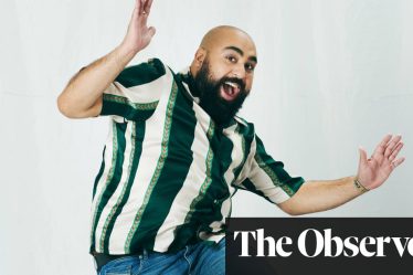<br />
<br />
<h1>Asim Chaudhry: Comment l'ignorance pendant son enfance a été une bénédiction étrange | Vie et style</h1><br />
<br />
<p>Asim Chaudhry, acteur et comédien britannique, partage son expérience unique d'avoir été ignoré pendant son enfance et comment cela a finalement été une bénédiction pour lui. Dans une interview exclusive, il révèle comment cette période difficile l'a aidé à devenir la personne qu'il est aujourd'hui.</p><br />
<br />
<h2>Points importants de l'article:</h2><br />
<ul><br /> <li>Asim Chaudhry, acteur et comédien britannique</li><br /> <li>Expérience d'avoir été ignoré pendant son enfance</li><br /> <li>Comment cette période difficile a été une bénédiction pour lui</li><br /> <li>Interview exclusive sur son parcours personnel</li><br />
</ul><br />
<br /> - 4