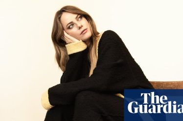 <h2>Interview exclusive avec Kaya Scodelario : de Skins aux scènes de sexe, en passant par ses peurs</h2><br />
<br />
<p>Connue pour son rôle dans la série télévisée à succès Skins, l'actrice britannique Kaya Scodelario se confie sur son parcours, ses peurs et les scènes de sexe qui ont jalonné sa carrière. Dans une interview exclusive, elle révèle comment elle a été perçue comme une "rose anglaise" et pourquoi cela l'a profondément agacée.</p><br />
<br />
<ul><br /> <li>Retour sur le parcours de Kaya Scodelario</li><br /> <li>Ses réflexions sur les scènes de sexe à l'écran</li><br /> <li>Les coulisses de Skins : anecdotes inédites</li><br /> <li>La vérité sur l'étiquette de "rose anglaise"</li><br />
</ul> - 2