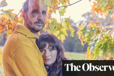 < H2 > Comment les difficultés de fertilité de sa famille ont inspiré le nouveau film du scénariste Jack Thorne < /H2 ><br />
<br />
Le célèbre scénariste Jack Thorne a révélé comment les difficultés de fertilité de sa famille ont influencé la création de son dernier film. Dans une interview exclusive, il a partagé l'histoire émouvante de sa lutte pour avoir un enfant avec sa femme Rachel. <br />
<br />
Voici les points clés de l'article : <br />
- Jack Thorne a utilisé son expérience personnelle pour écrire son nouveau film <br />
- Sa femme Rachel était prête à le quitter s'ils n'avaient pas réussi avec la FIV <br />
- Le film explore les thèmes de la famille, de la fertilité et de l'amour <br />
<br />
Ne manquez pas cette histoire poignante sur la créativité et l'inspiration ! - 2