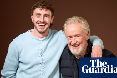 <br />
<br />
<h1>Paul Mescal rencontre Ridley Scott: Une discussion sur leur collaboration sur le film</h1><br />
<br />
<p>Le jeune acteur irlandais, Paul Mescal, s'est récemment entretenu avec le réalisateur légendaire Ridley Scott pour discuter de leur collaboration sur un nouveau film. Lors de l'interview, Mescal a partagé ses réflexions sur le processus de travail avec Scott et a révélé comment il s'est senti en avance sur son temps par rapport à ses collègues d'Oxbridge.</p><br />
<br />
<h2>Points importants de l'article:</h2><br />
<ul><br /> <li>Paul Mescal discute de sa collaboration avec Ridley Scott sur un nouveau film.</li><br /> <li>Il partage ses réflexions sur le processus de travail avec le réalisateur légendaire.</li><br /> <li>Il révèle comment il s'est senti en avance sur son temps par rapport à d'autres acteurs.</li><br />
</ul><br />
<br /> - 2