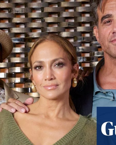 <br />
<br />
<h1>Jennifer Lopez parle de divers thèmes importants</h1><br />
<br />
<p>L'actrice et chanteuse Jennifer Lopez s'est récemment confiée sur plusieurs sujets sensibles lors d'une interview. Elle a abordé des thèmes tels que le handicap, les violences domestiques et sa vision de la prochaine présidence de Trump.</p><br />
<br />
<h2>Points importants abordés par Jennifer Lopez :</h2><br />
<ul><br /> <li>Le handicap</li><br /> <li>Les violences domestiques</li><br /> <li>La prochaine présidence de Trump</li><br />
</ul><br />
<br /> 5 <br />
<br />
<h1>Jennifer Lopez parle de divers thèmes importants</h1><br />
<br />
<p>L'actrice et chanteuse Jennifer Lopez s'est récemment confiée sur plusieurs sujets sensibles lors d'une interview. Elle a abordé des thèmes tels que le handicap, les violences domestiques et sa vision de la prochaine présidence de Trump.</p><br />
<br />
<h2>Points importants abordés par Jennifer Lopez :</h2><br />
<ul><br /> <li>Le handicap</li><br /> <li>Les violences domestiques</li><br /> <li>La prochaine présidence de Trump</li><br />
</ul><br />
<br /> - 4