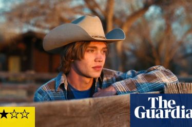 Critique de l'hymne national - étude captivante des cavaliers de rodéo queer qui saisissent leur chance | Film - 8