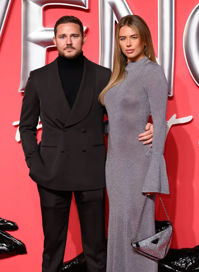 Qui est le petit ami d'Arabella Chi de Love Island ? Rencontrez Billy Henty 4 Arabella et Billy ont fait leurs débuts sur le tapis rouge en octobre