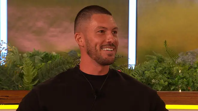 Pourquoi Arabella Chi et Adam Maxted se sont-ils séparés après Love Island All Stars ? 5 Adam Maxted est de retour sur Love Island