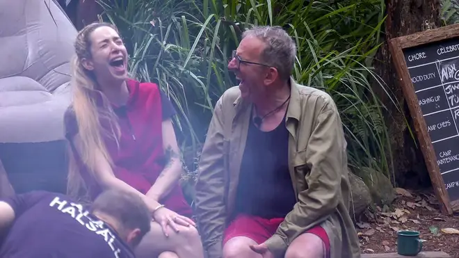 Richard Coles et GK Barry de I'm A Celeb séduisent les fans avec une amitié inhabituelle 5 Richard Coles a laissé GK Barry en points de suture