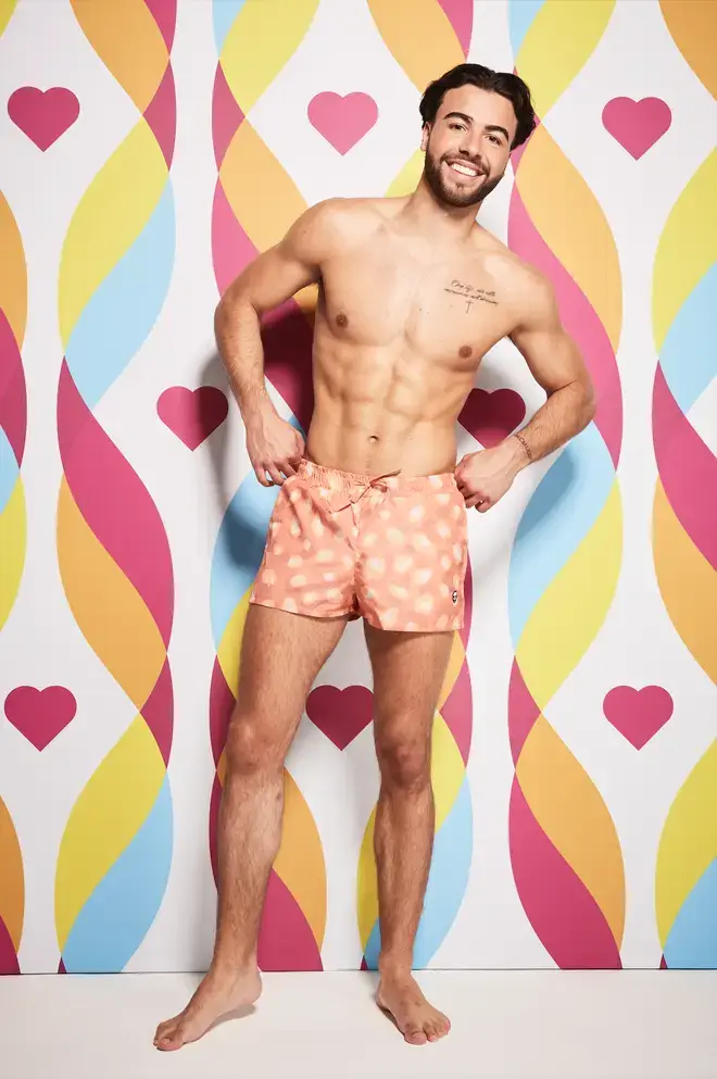 Jess de Love Island taquine un nouvel homme après la séparation d'Ayo et les fans pensent que c'est un autre insulaire 5 Sammy Root s'est dirigé vers Love Island comme une bombe