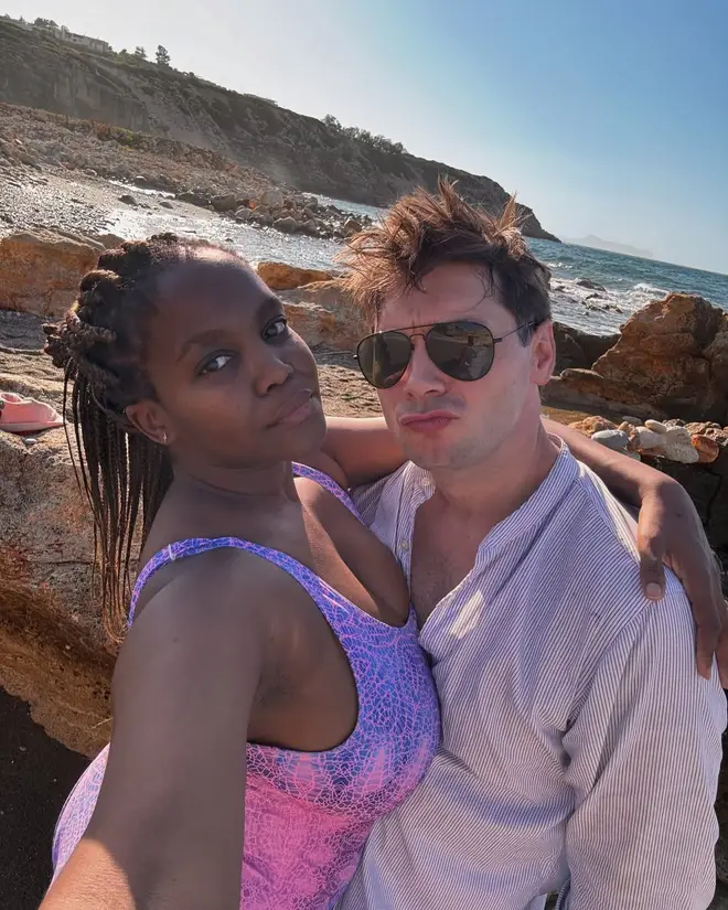Qui est Marius Lepure, le mari d'Oti Mabuse ? De l'âge et des enfants à la façon dont ils se sont rencontrés 6 Oti et Marius se sont fiancés et se sont mariés en 2014