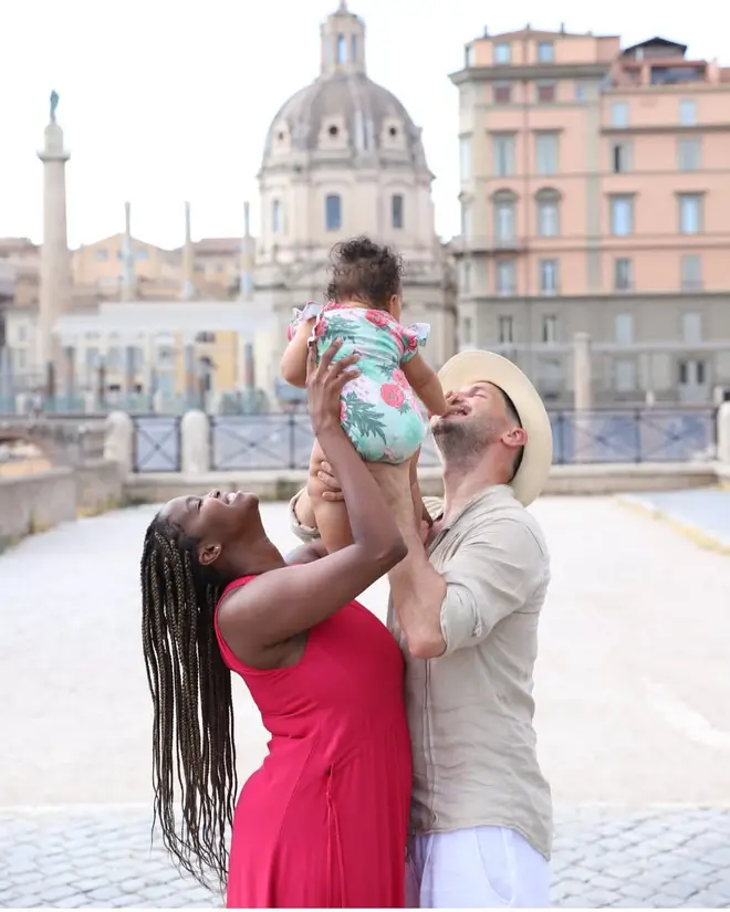 Qui est Marius Lepure, le mari d'Oti Mabuse ? De l'âge et des enfants à la façon dont ils se sont rencontrés 7 Oti et Marius ont eu leur première fille en 2023