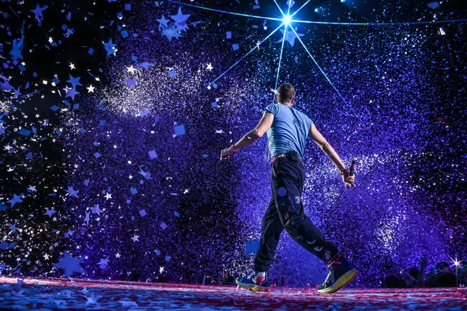 Coldplay a illuminé l'O2 avec une performance inoubliable au Jingle Bell Ball 5 Coldplay se produit sur scène au Jingle Bell Ball 2024 de Capital