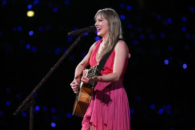Tout ce que Taylor Swift a reçu de Travis Kelce pour son 35e anniversaire 5 Taylor Swift sur la tournée Eras