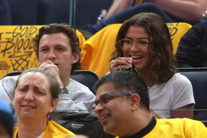 Tom Holland qualifie Zendaya de « meilleure chose » qui lui soit arrivée 5 Tom Holland et Zendaya gardent leur relation hors des projecteurs
