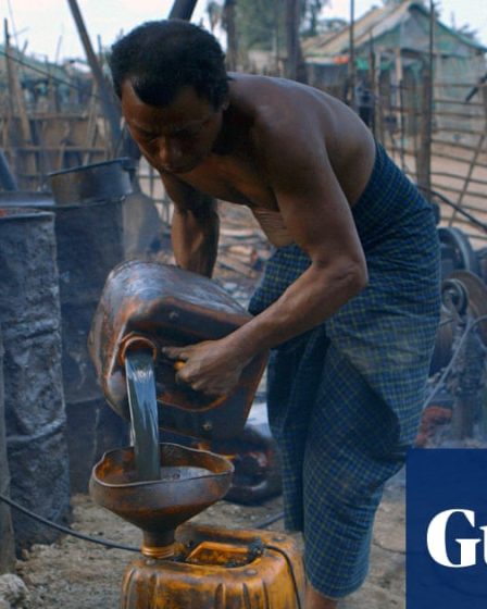 Critique envoûtante des puits de pétrole artisanaux birmans | Film - 10