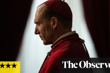 Critique du film Conclave avec Ralph Fiennes | Un thriller captivant mettant en scène un conflit papal | Films dramatiques - 6