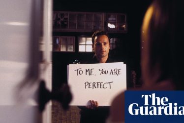 <br /> <h1>Keira Knightley dénonce des comportements inquiétants pendant le tournage de Love Actually</h1><br /> <p>La célèbre actrice Keira Knightley a récemment révélé des détails troublants sur son expérience de tournage du film Love Actually. Elle a qualifié certains comportements sur le plateau de "stalkerish" et a exprimé son malaise face à la situation. </p><br /> <br /> <h2>Points importants :</h2><br /> <ul><br /> <li>Keira Knightley parle de comportements inquiétants pendant le tournage de Love Actually</li><br /> <li>Elle décrit ces comportements comme étant "stalkerish"</li><br /> <li>L'actrice exprime son malaise face à la situation sur le plateau</li><br /> </ul><br /> - 5