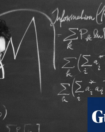 Critique du film "La Théorie Universelle" : un mélange stylé de science-fiction et de noir allemand glacial 23 Critique du film "La Théorie Universelle" : un mélange stylé de science-fiction et de noir allemand glacial - 22