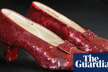 Les souliers rouges de Dorothy du Magicien d'Oz vendus aux enchères pour un record de 28 millions de dollars | Le Magicien d'Oz - 6