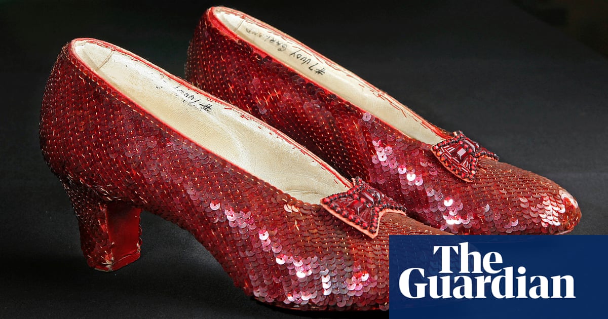 Les souliers rouges de Dorothy du Magicien d'Oz vendus aux enchères pour un record de 28 millions de dollars | Le Magicien d'Oz 2 Les souliers rouges de Dorothy du Magicien d'Oz vendus aux enchères pour un record de 28 millions de dollars | Le Magicien d'Oz - 1