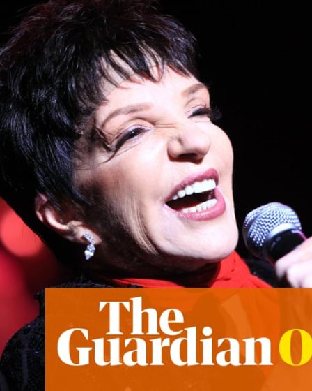 <br />
<br />
<h1>Un acteur unique pour incarner Liza Minnelli: un danseur défie les obstacles physiques</h1><br />
<br />
<p>Un danseur talentueux, malgré des hanches remplacées et une scoliose, a été choisi pour interpréter le rôle de Liza Minnelli dans un nouveau film. Découvrez son incroyable histoire et sa détermination à poursuivre sa passion malgré les défis physiques.</p><br />
<br />
<h2>Points importants de l'article:</h2><br />
<ul><br /> <li>Un danseur avec des hanches remplacées et une scoliose joue le rôle de Liza Minnelli</li><br /> <li>Son histoire de détermination et de passion pour la danse</li><br /> <li>Les défis physiques qu'il a surmontés pour poursuivre sa carrière artistique</li><br />
</ul><br />
<br /> 11 <br />
<br />
<h1>Un acteur unique pour incarner Liza Minnelli: un danseur défie les obstacles physiques</h1><br />
<br />
<p>Un danseur talentueux, malgré des hanches remplacées et une scoliose, a été choisi pour interpréter le rôle de Liza Minnelli dans un nouveau film. Découvrez son incroyable histoire et sa détermination à poursuivre sa passion malgré les défis physiques.</p><br />
<br />
<h2>Points importants de l'article:</h2><br />
<ul><br /> <li>Un danseur avec des hanches remplacées et une scoliose joue le rôle de Liza Minnelli</li><br /> <li>Son histoire de détermination et de passion pour la danse</li><br /> <li>Les défis physiques qu'il a surmontés pour poursuivre sa carrière artistique</li><br />
</ul><br />
<br /> - 10