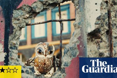 Critique de Porcelain War : portrait magnifiquement réalisé des artistes-guerriers ukrainiens | Film - 2