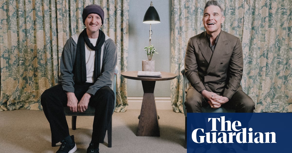 <br />
<br />
<h1>Robbie Williams : la célébrité, une drogue comme le LSD</h1><br />
<br />
<p>Le chanteur britannique Robbie Williams s'est récemment exprimé sur les effets de la célébrité, la réussite, sa sexualité et son personnage de film simiesque. Selon lui, la célébrité peut agir comme une drogue, comparable au LSD, et avoir des conséquences sur sa vie personnelle et professionnelle.</p><br />
<br />
<h2>Points importants :</h2><br />
<ul><br /> <li>Robbie Williams parle des effets de la célébrité sur sa vie</li><br /> <li>Il évoque sa sexualité et son parcours professionnel</li><br /> <li>Le chanteur fait référence à son personnage simiesque dans un film</li><br />
</ul><br />
<br /> 2 <br />
<br />
<h1>Robbie Williams : la célébrité, une drogue comme le LSD</h1><br />
<br />
<p>Le chanteur britannique Robbie Williams s'est récemment exprimé sur les effets de la célébrité, la réussite, sa sexualité et son personnage de film simiesque. Selon lui, la célébrité peut agir comme une drogue, comparable au LSD, et avoir des conséquences sur sa vie personnelle et professionnelle.</p><br />
<br />
<h2>Points importants :</h2><br />
<ul><br /> <li>Robbie Williams parle des effets de la célébrité sur sa vie</li><br /> <li>Il évoque sa sexualité et son parcours professionnel</li><br /> <li>Le chanteur fait référence à son personnage simiesque dans un film</li><br />
</ul><br />
<br /> - 1
