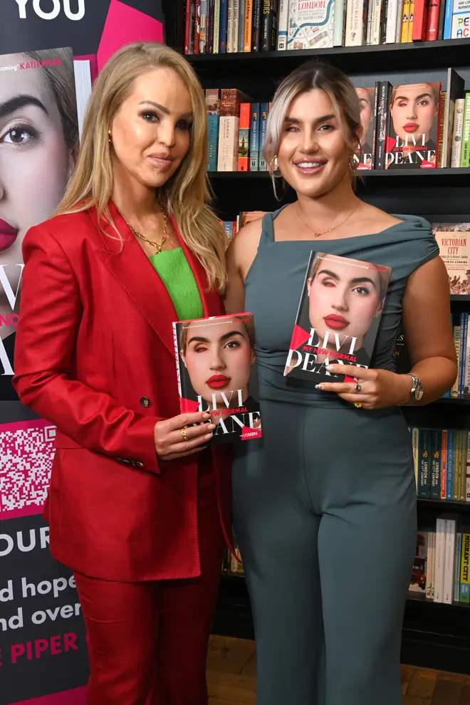 Livi, des traîtres, explique son combat contre le cancer des yeux lorsqu'elle était enfant 6 Katie Piper OBE et Livi Deane assistent au lancement du livre pour