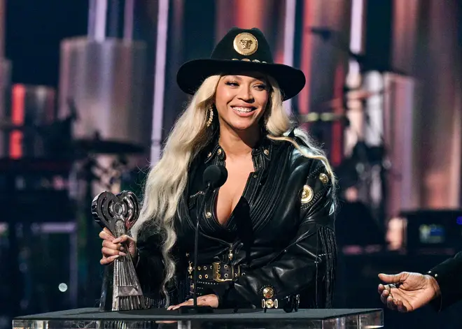 Spectacle de mi-temps de Beyoncé : voici à quelle heure commence la performance de Beyoncé ce soir sur Netflix 5 Beyoncé interprétera des chansons de Cowboy Carter en direct pour la première fois lors de son spectacle à la mi-temps de la NFL