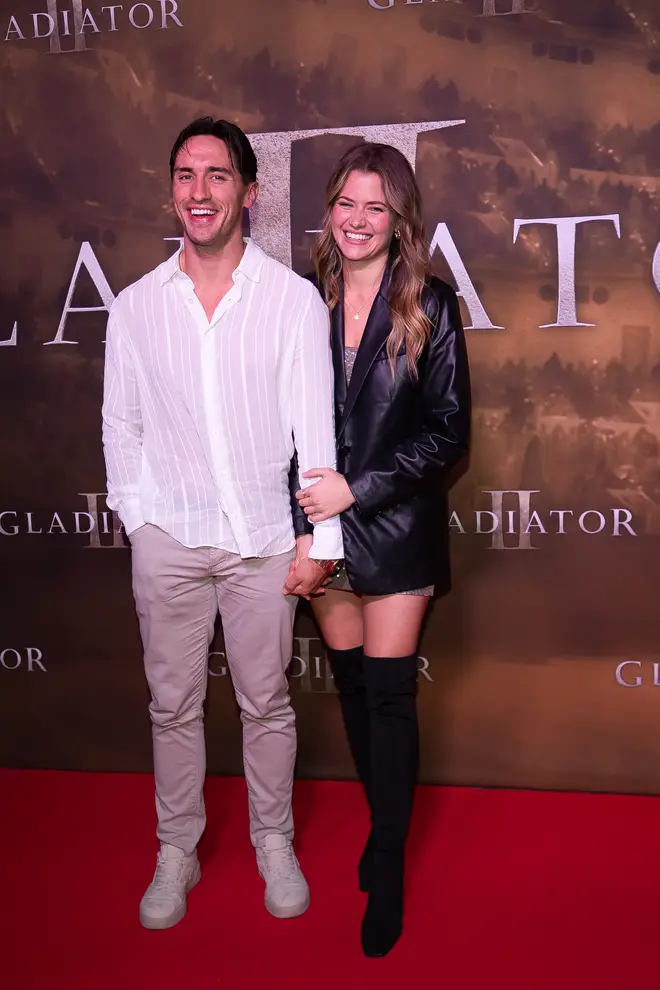Le gagnant de Love Island, Greg O'Shea, est fiancé six ans après la série. 4 Greg O'Shea et Jeanni Mulder sont fiancés