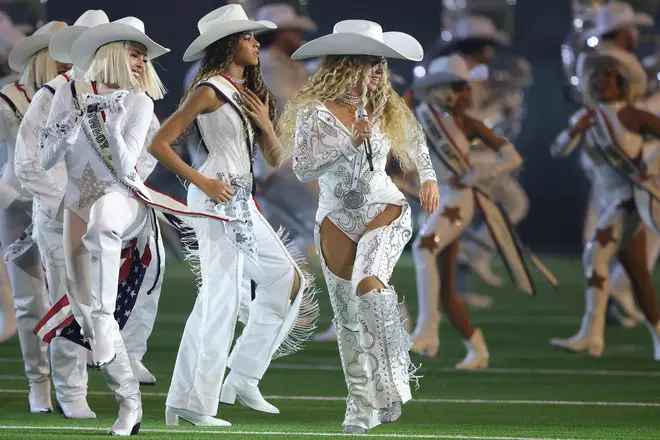 Le styliste de Beyoncé affirme que Blue Ivy a le "choix final" concernant ses tenues de scène 6 Beyoncé et Blue Ivy au Beyoncé Bowl