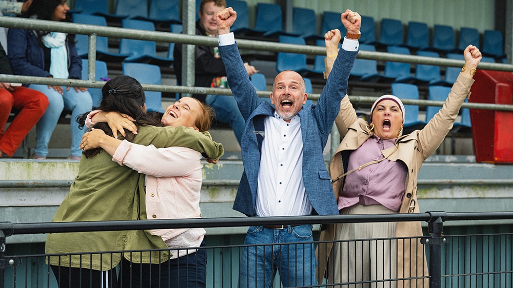 La série de comédies néfrol-néerlandais ne vaut-elle pas une montre? 5 Unité des parents de football 09 7